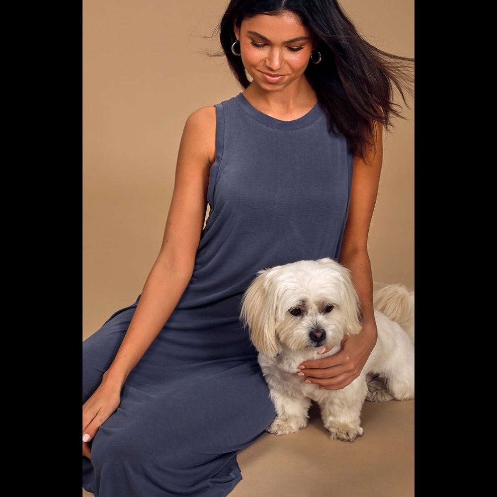 Used Lulu’s Washed Denim Blue Midi Dress in Size Medium - Picture 5 of 12